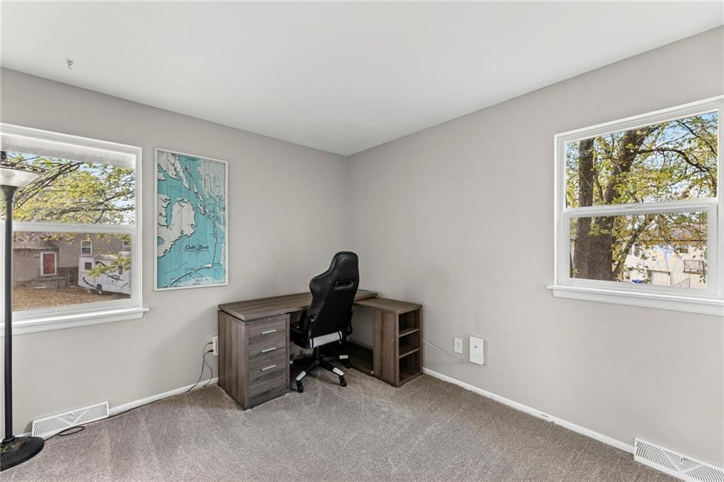 710 NE Westwind Drive — photo 21