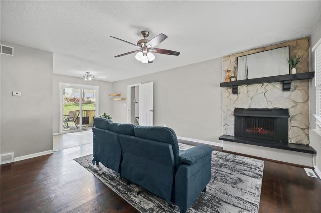 303 W Marcia Avenue — photo 2