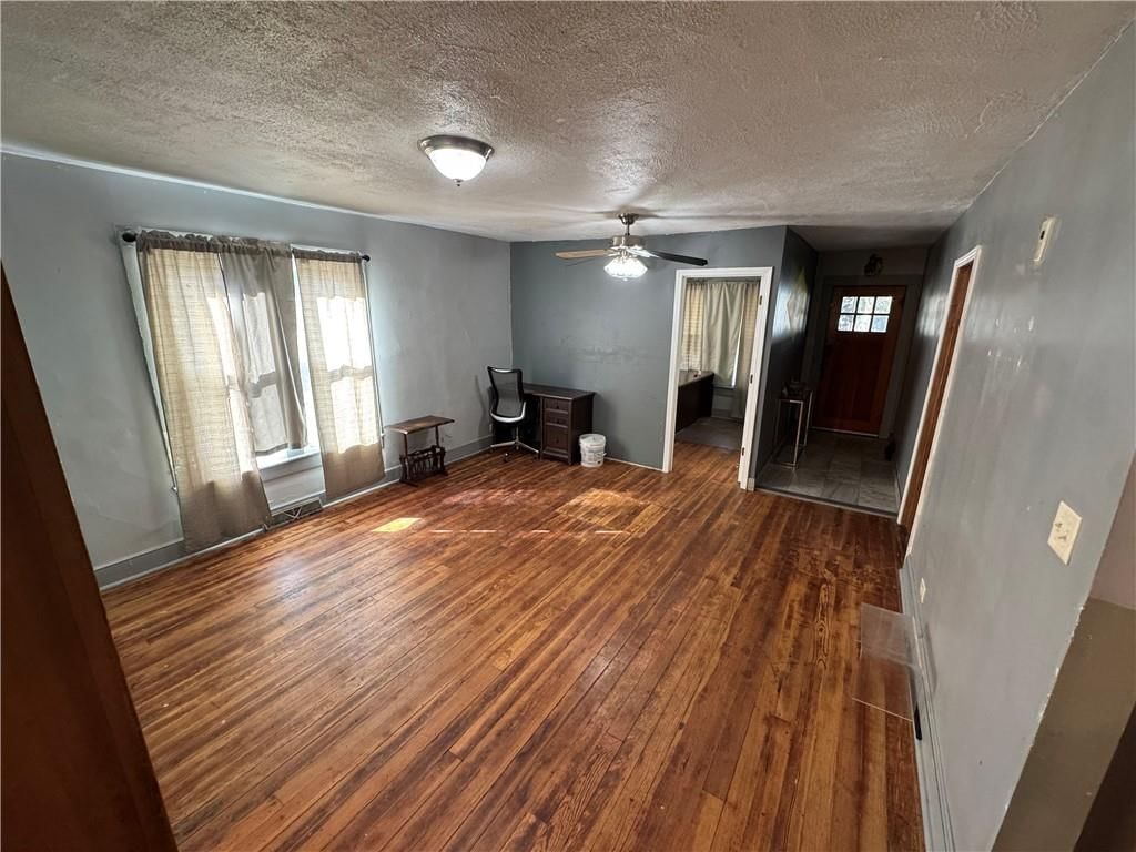Photo 7 of 17 - 212 Highland Avenue, Columbus, KS 66725