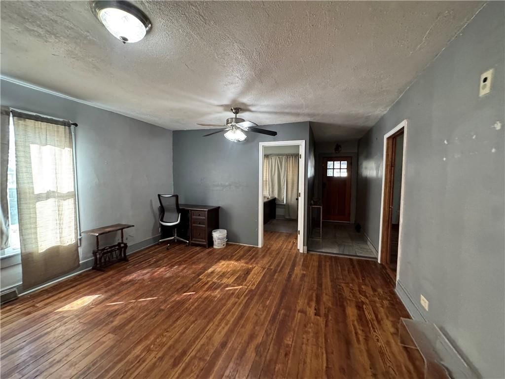 Photo 8 of 17 - 212 Highland Avenue, Columbus, KS 66725