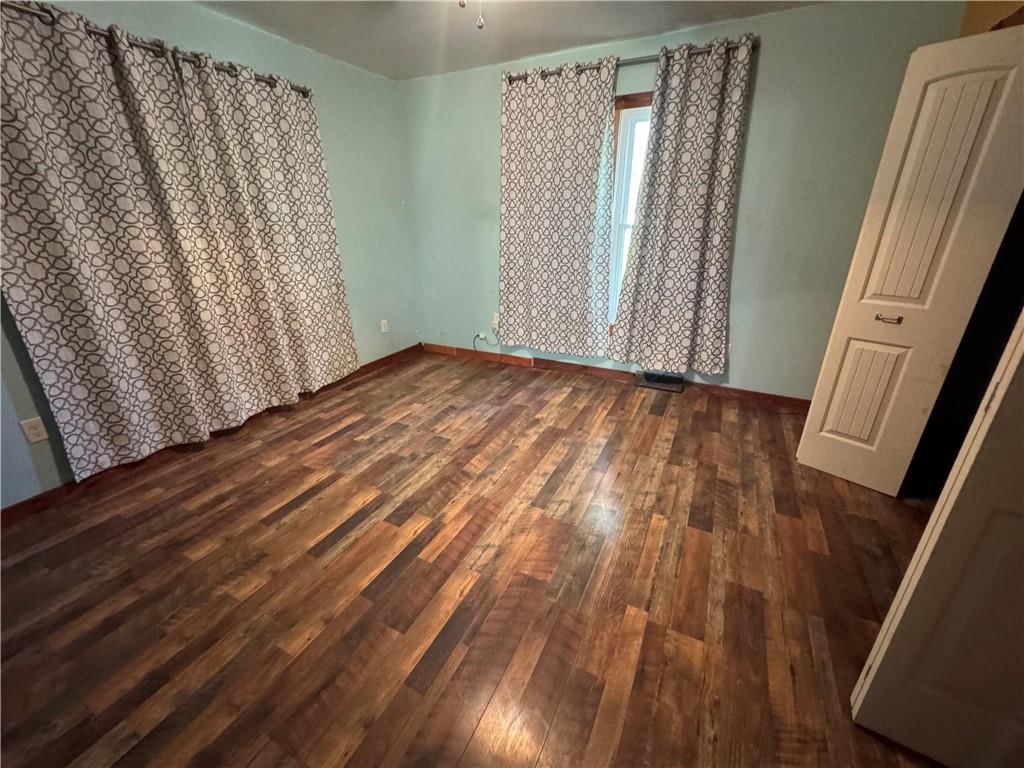 Photo 10 of 17 - 212 Highland Avenue, Columbus, KS 66725
