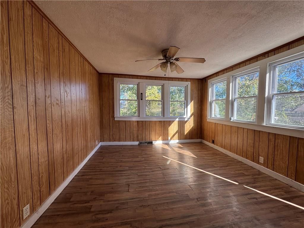 Photo 12 of 17 - 212 Highland Avenue, Columbus, KS 66725