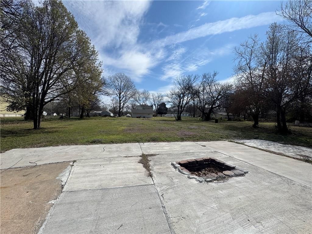 Photo 15 of 17 - 212 Highland Avenue, Columbus, KS 66725