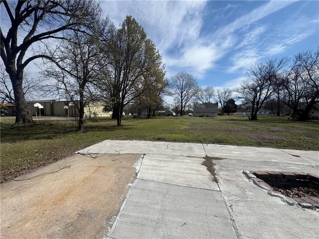 Photo 16 of 17 - 212 Highland Avenue, Columbus, KS 66725