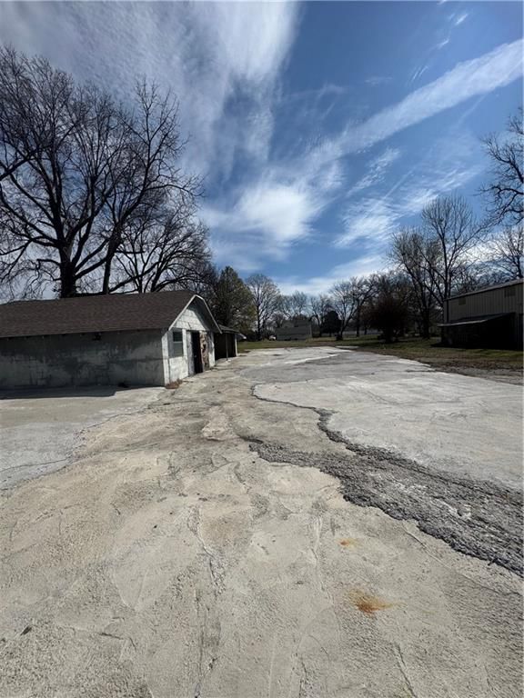 Photo 17 of 17 - 212 Highland Avenue, Columbus, KS 66725