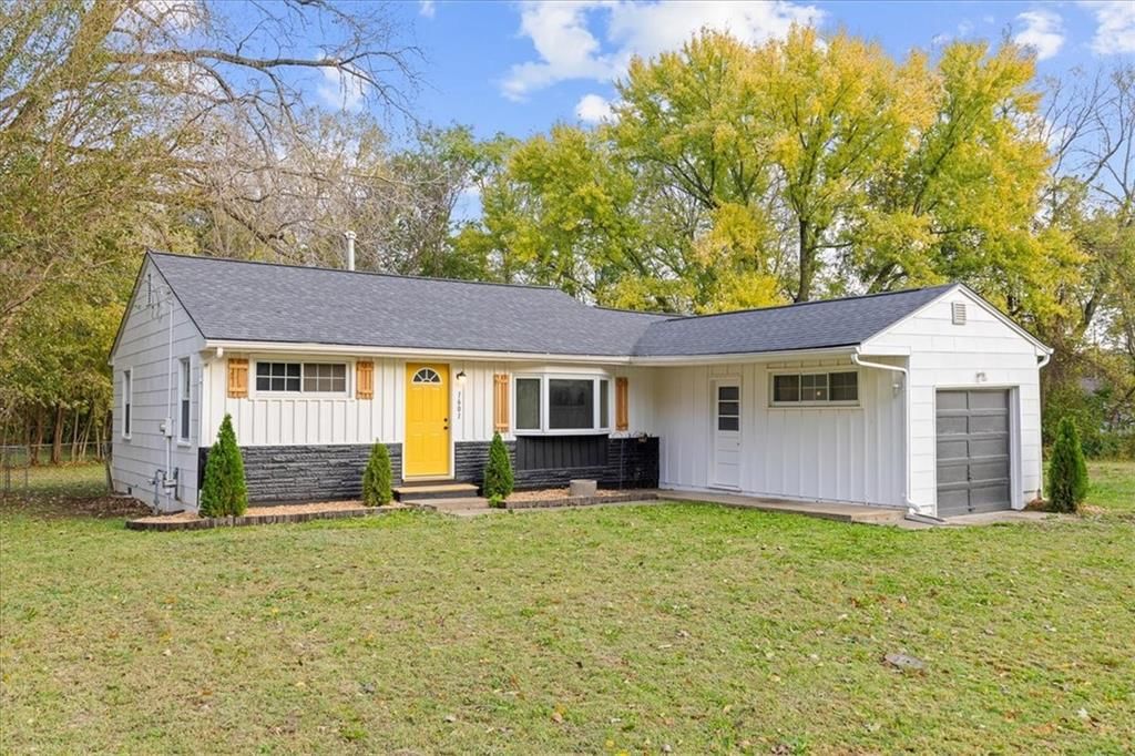 1601 S Independence Street, Harrisonville, MO