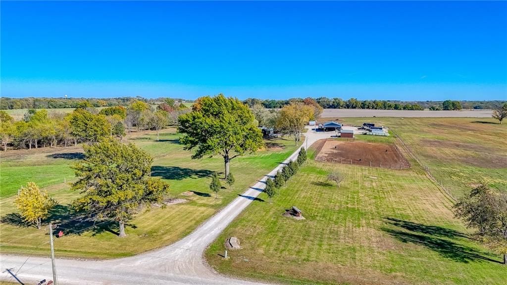 833 SW 1101st Road, Holden, MO