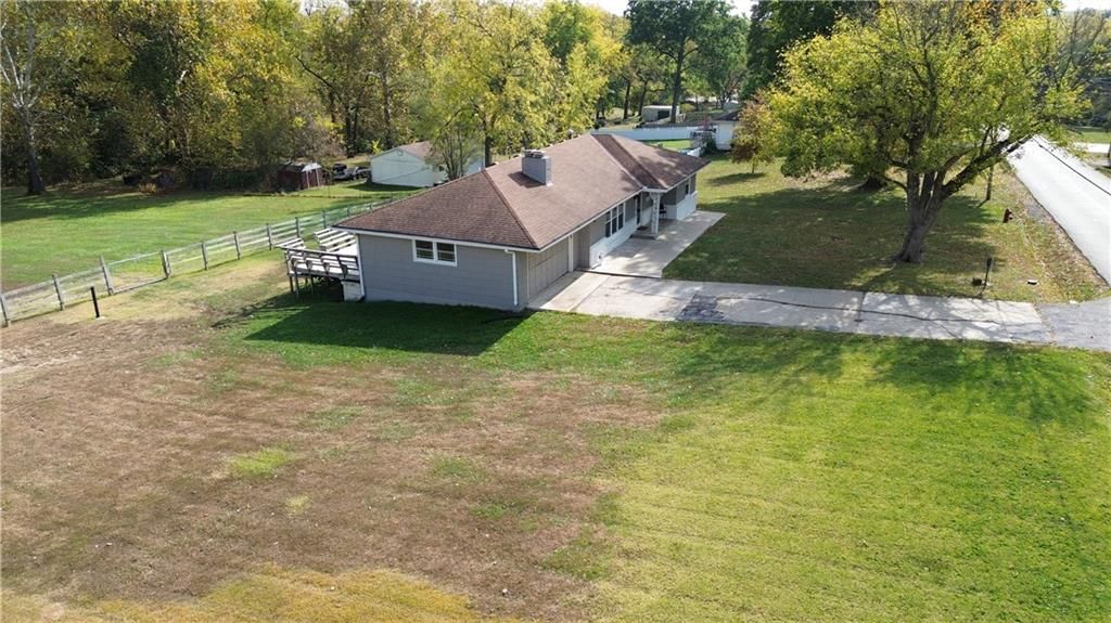 Photo 9 of 31 - 7003 N Brookside Road