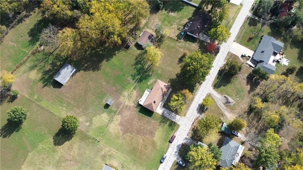 Photo 11 of 31 - 7003 N Brookside Road