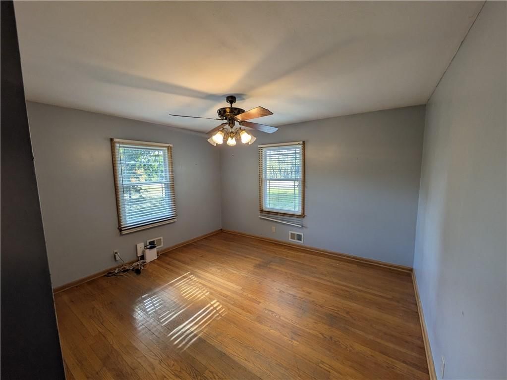 Photo 20 of 31 - 7003 N Brookside Road