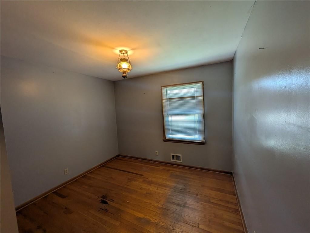 Photo 23 of 31 - 7003 N Brookside Road
