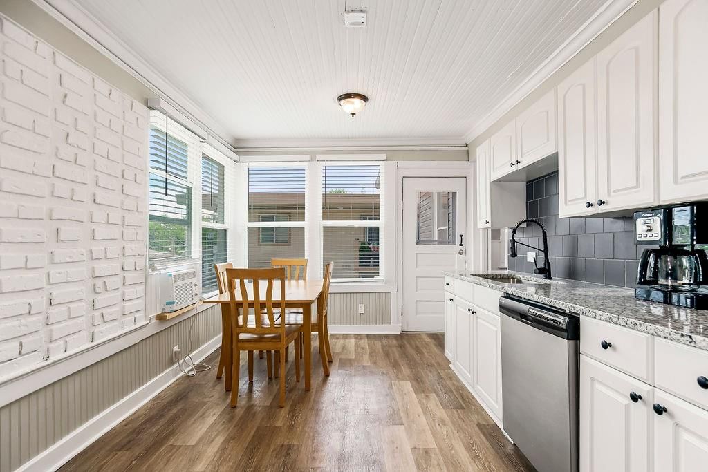 3951 Warwick Street — photo 35