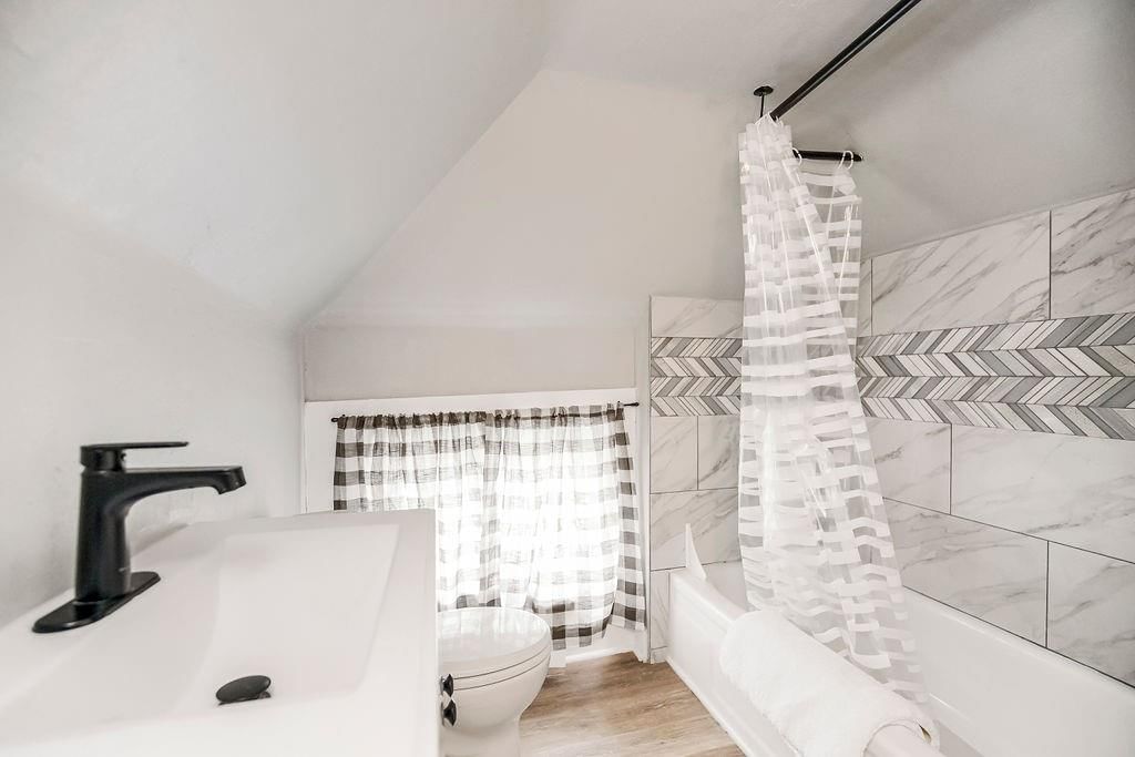 3951 Warwick Street — photo 43