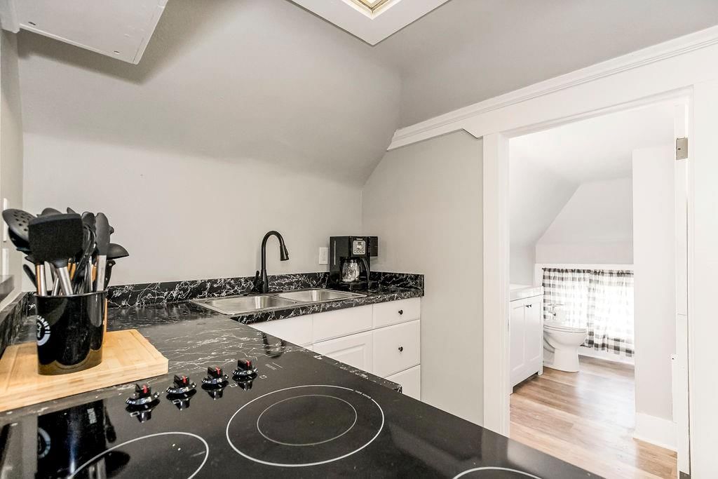 3951 Warwick Street — photo 46