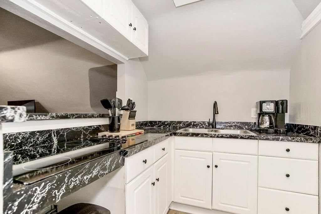 3951 Warwick Street — photo 48