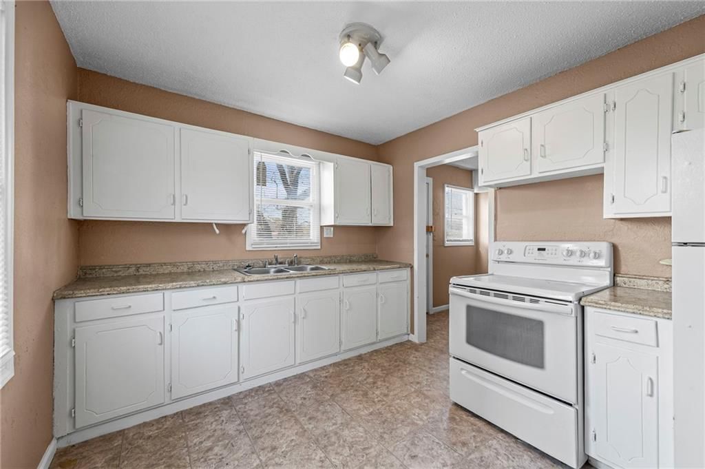 2116 Monroe Street — photo 22