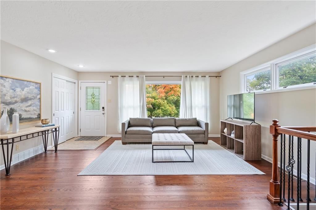 5703 W 50th Terrace — photo 4