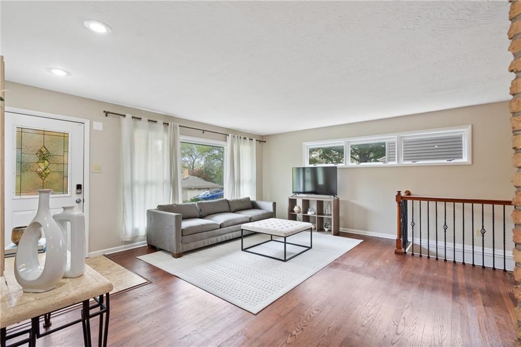 5703 W 50th Terrace — photo 6