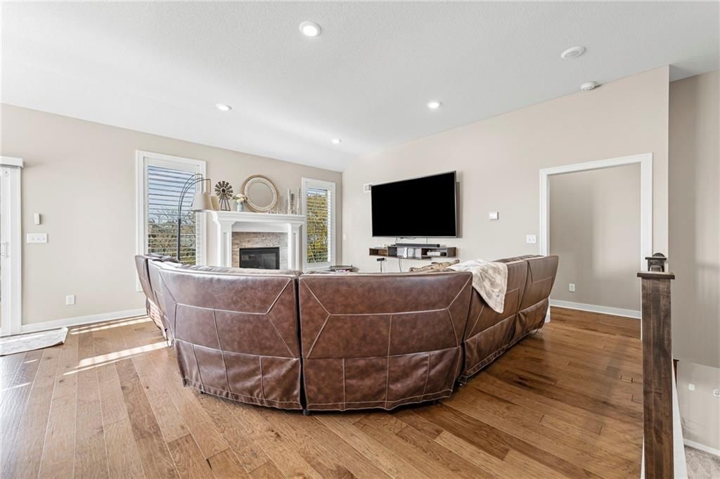 Photo 6 of 42 - 206 NW Joshua Drive