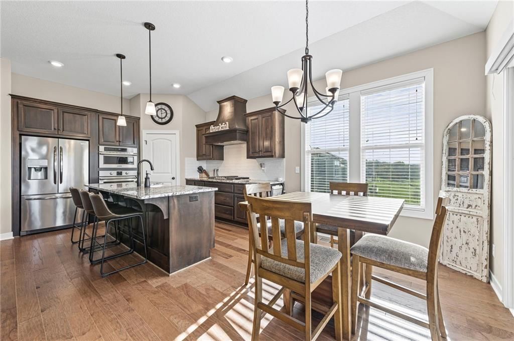 Photo 8 of 42 - 206 NW Joshua Drive