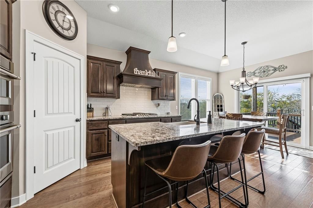 Photo 12 of 42 - 206 NW Joshua Drive