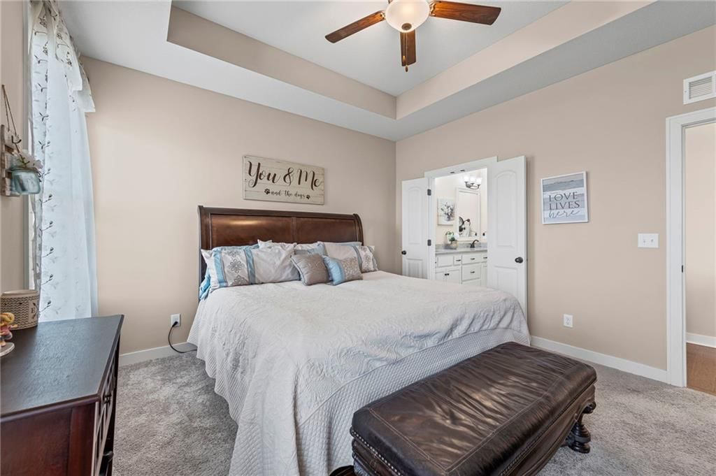 Photo 15 of 42 - 206 NW Joshua Drive