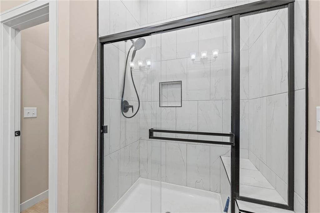Photo 19 of 42 - 206 NW Joshua Drive