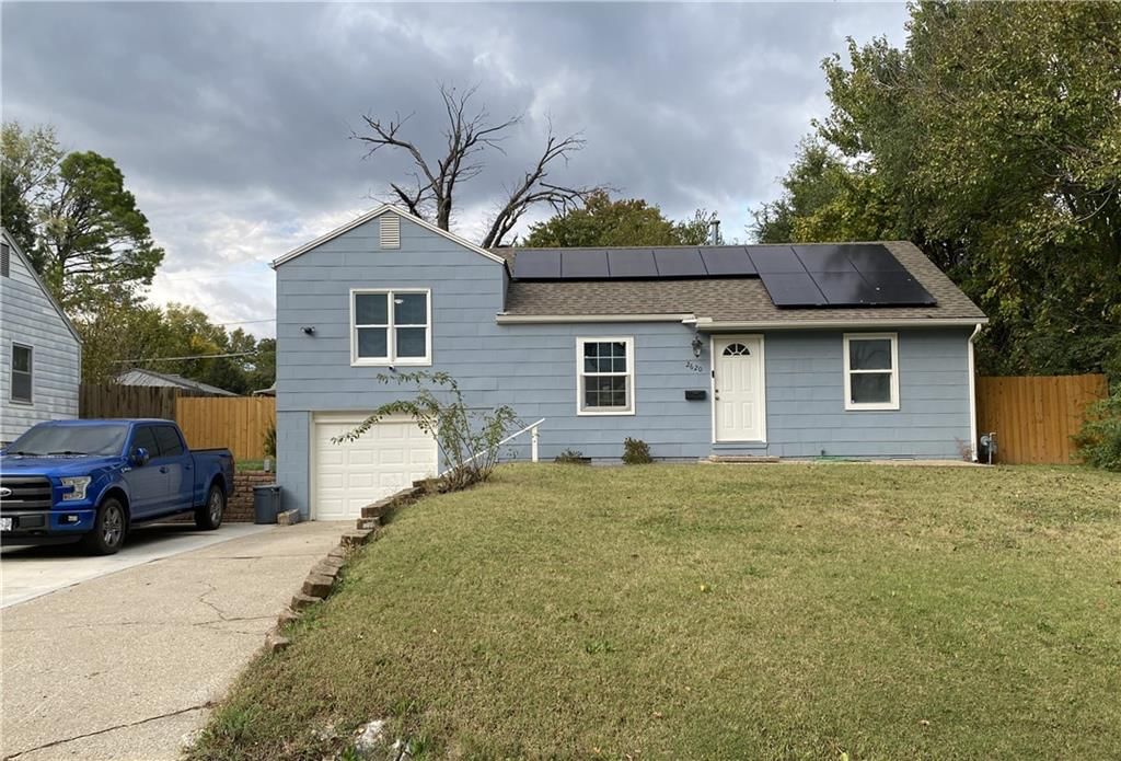 2620 Woodend Avenue — photo 2