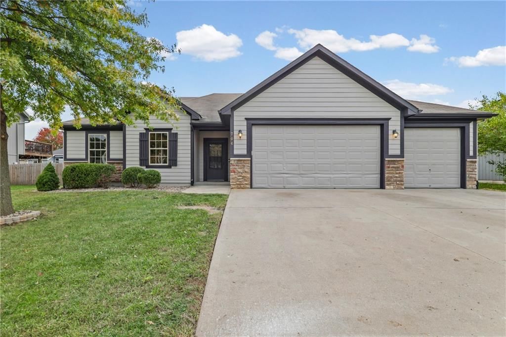 706 NW Green Drive, Grain Valley, MO
