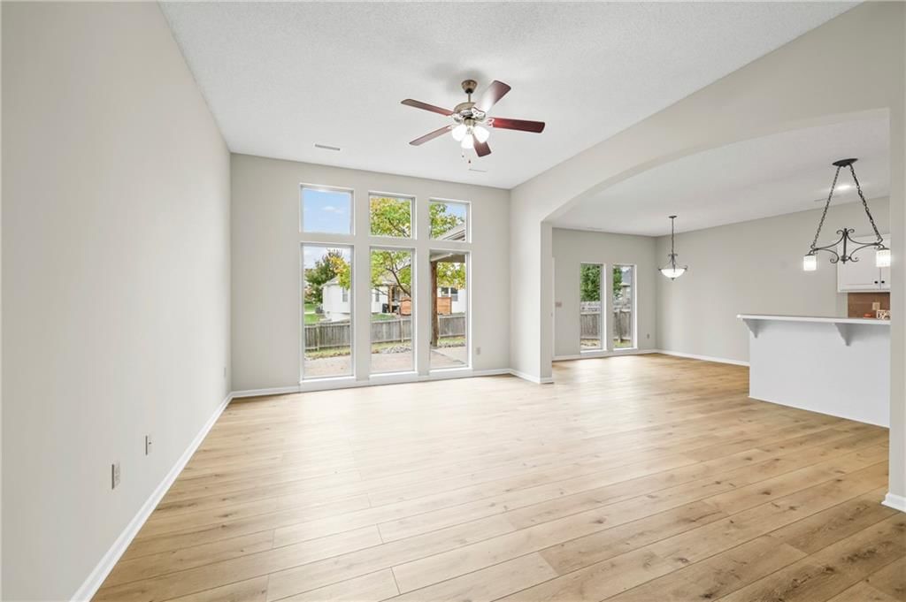 706 NW Green Drive — photo 3