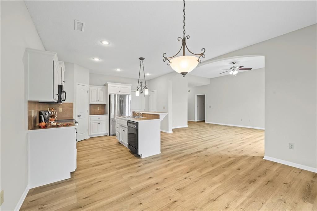 706 NW Green Drive — photo 6