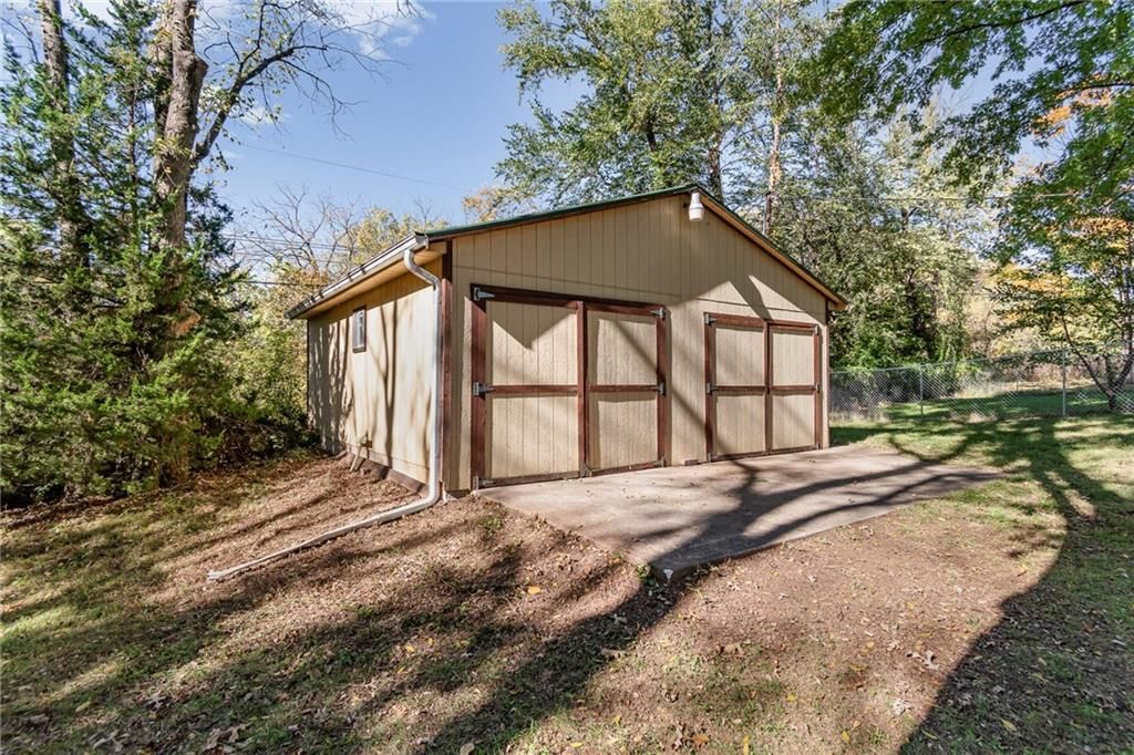 7702 NW Fawn Avenue — photo 33