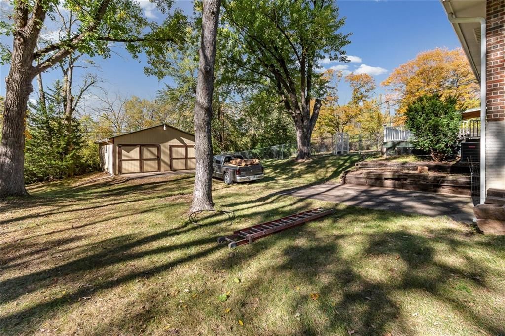 7702 NW Fawn Avenue — photo 34