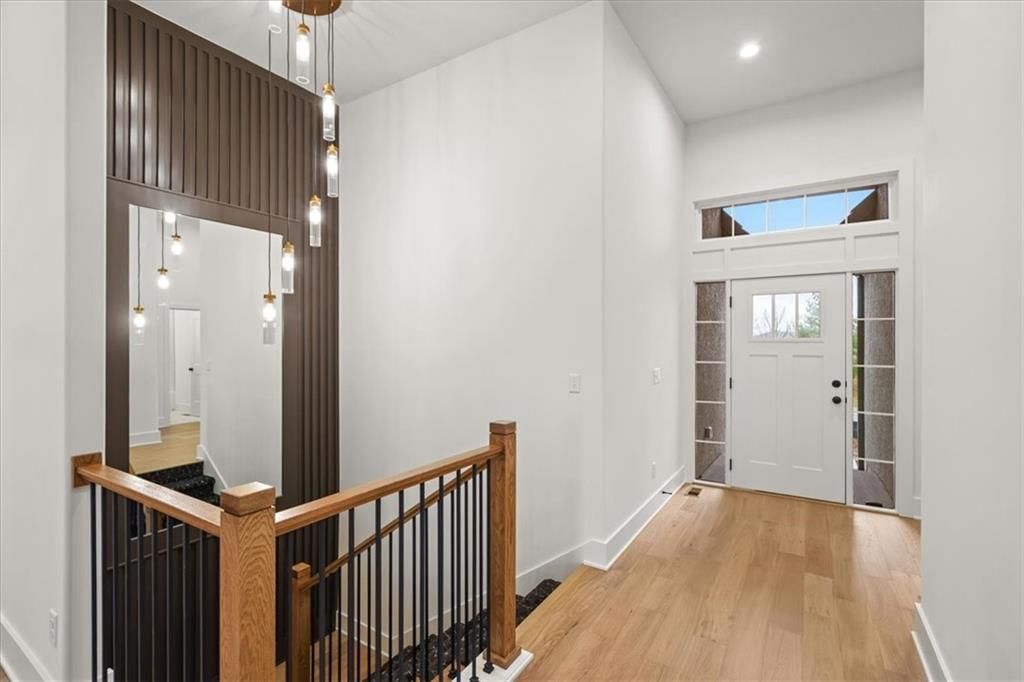 718 NE Lone Hill Drive — photo 3