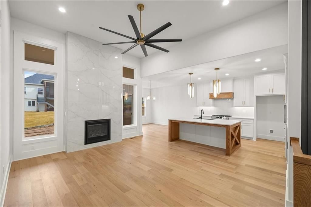 718 NE Lone Hill Drive — photo 6
