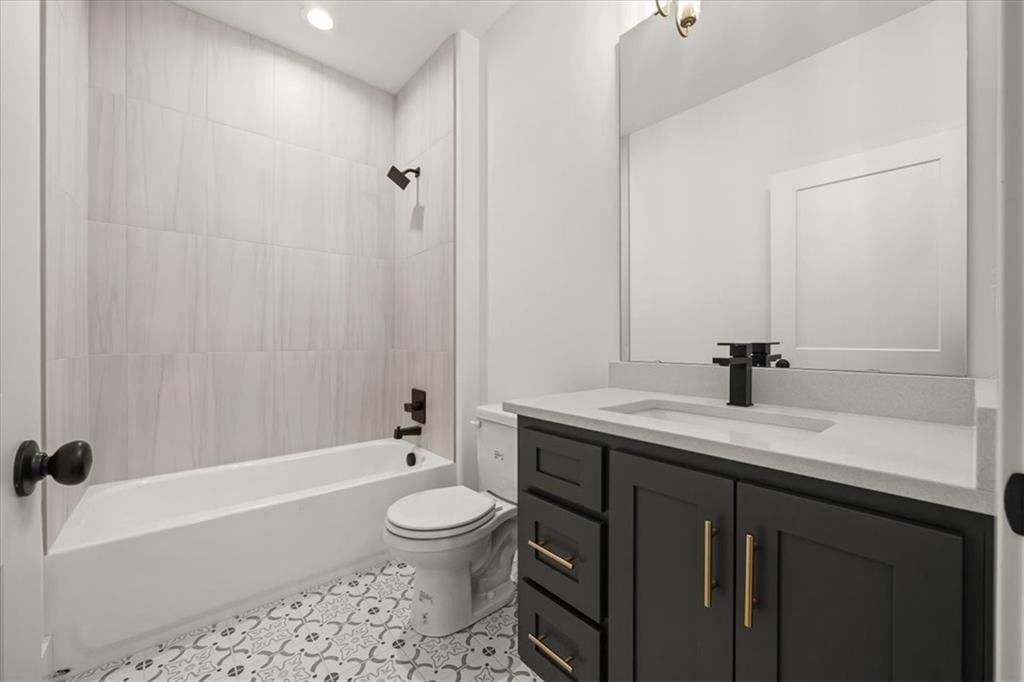 718 NE Lone Hill Drive — photo 27