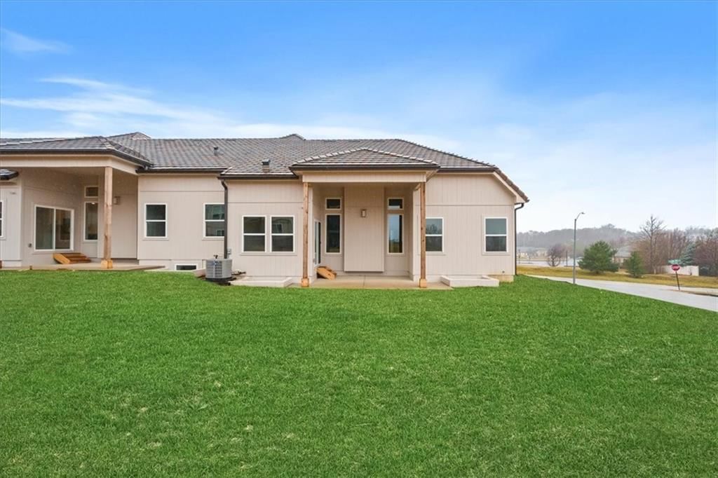 718 NE Lone Hill Drive — photo 33