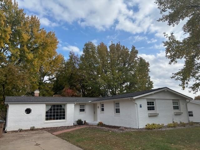 1704 Linden Lane — photo 2