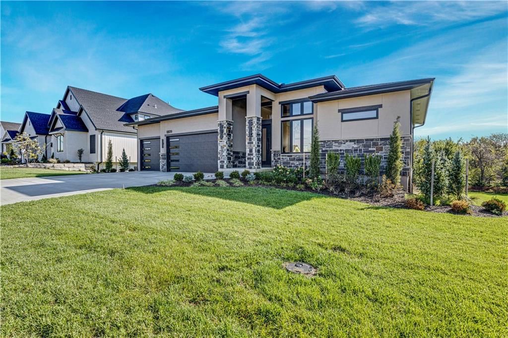 18109 Cody Street, Overland Park, KS: listing photo 2