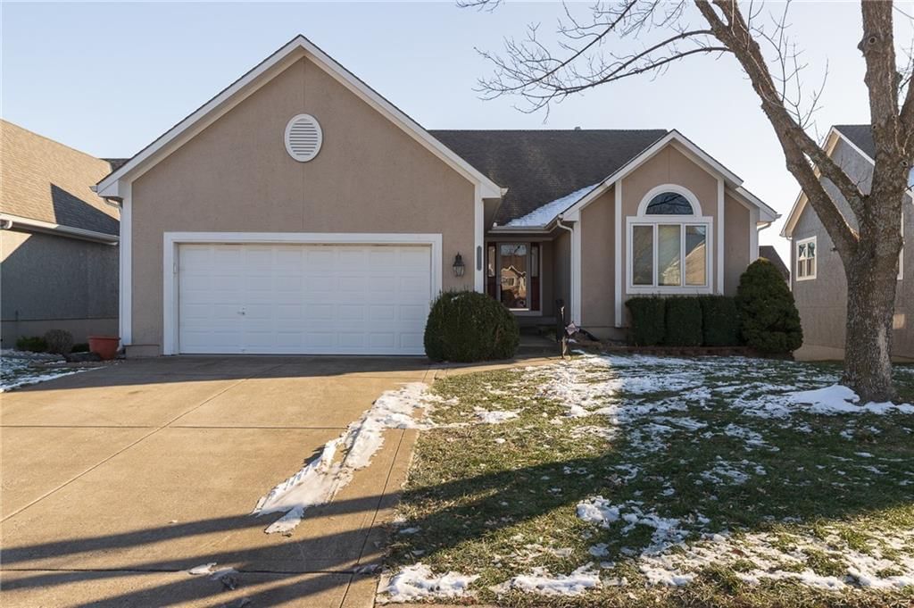 913 SW Lauren Court, Lee's Summit, MO