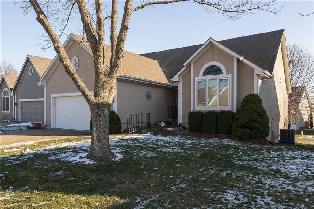 913 SW Lauren Court — photo 4