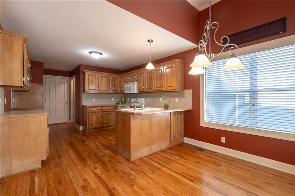 913 SW Lauren Court — photo 10