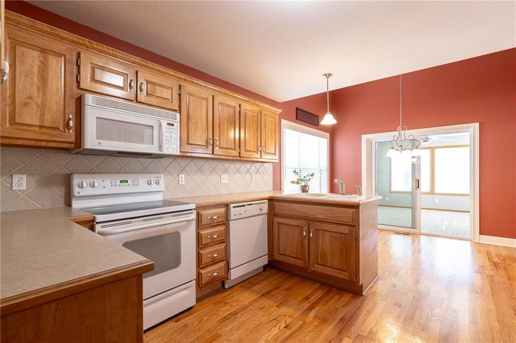 913 SW Lauren Court — photo 13