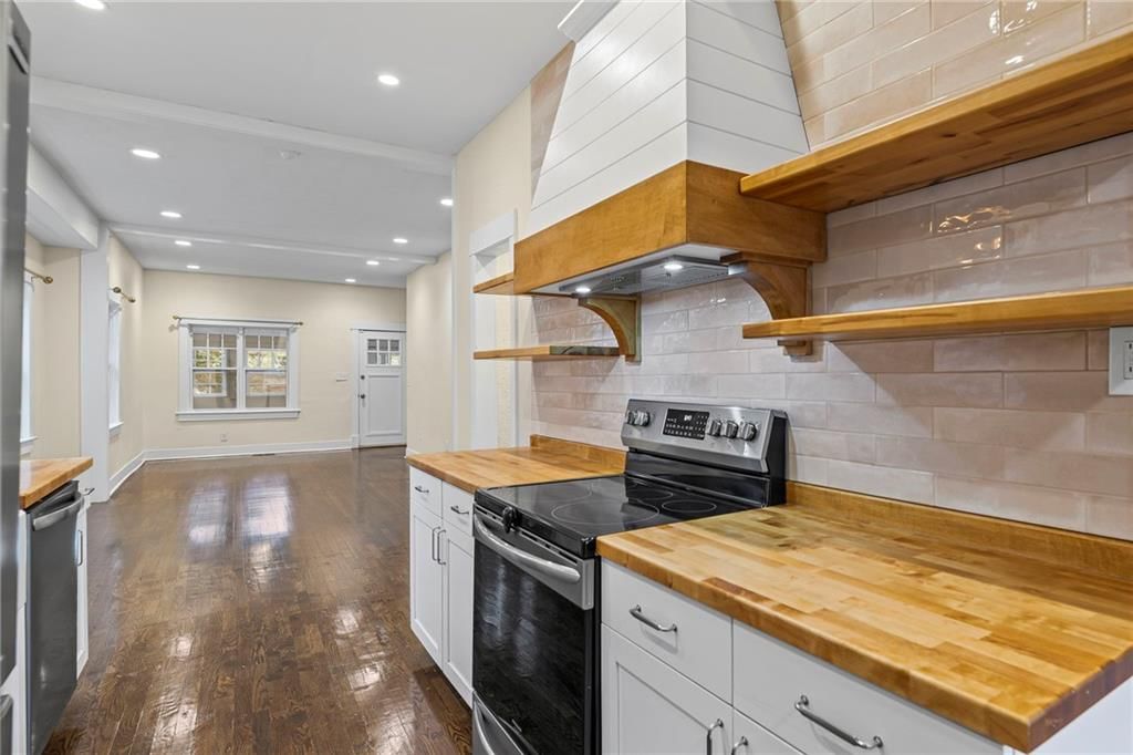 606 W 39th Terrace — photo 8
