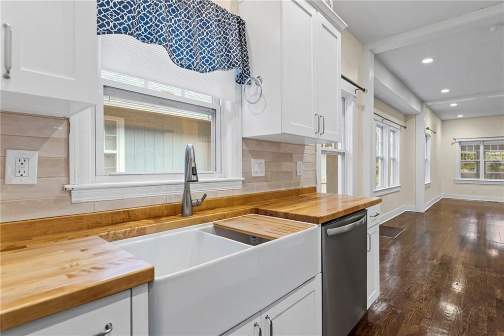 606 W 39th Terrace — photo 9