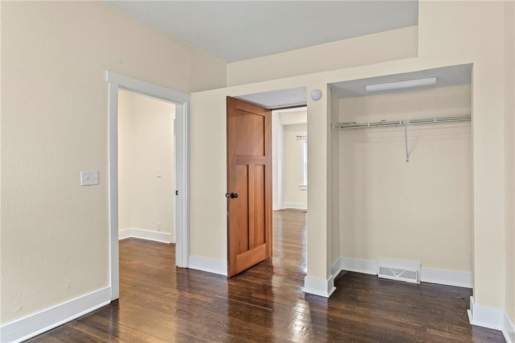 606 W 39th Terrace — photo 12