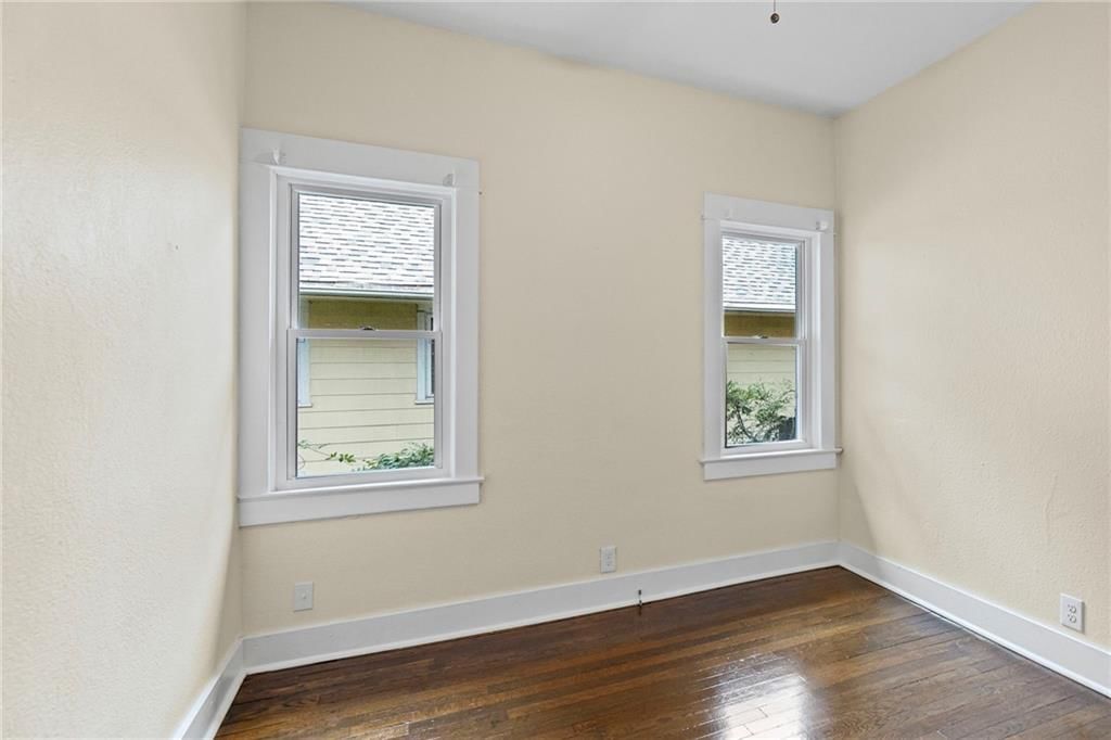 606 W 39th Terrace — photo 15