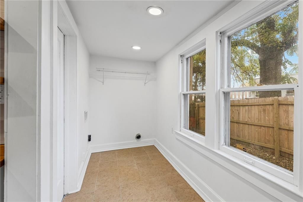606 W 39th Terrace — photo 18