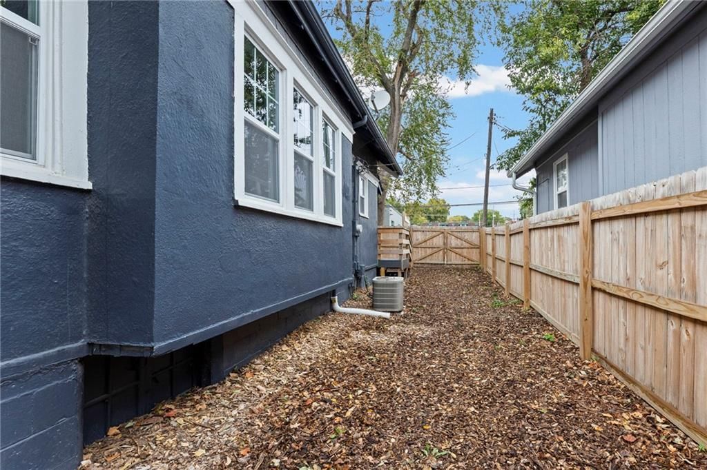 606 W 39th Terrace — photo 36