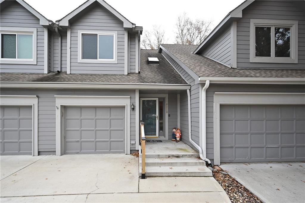 8229 NW Barrybrooke Court, Kansas City, MO